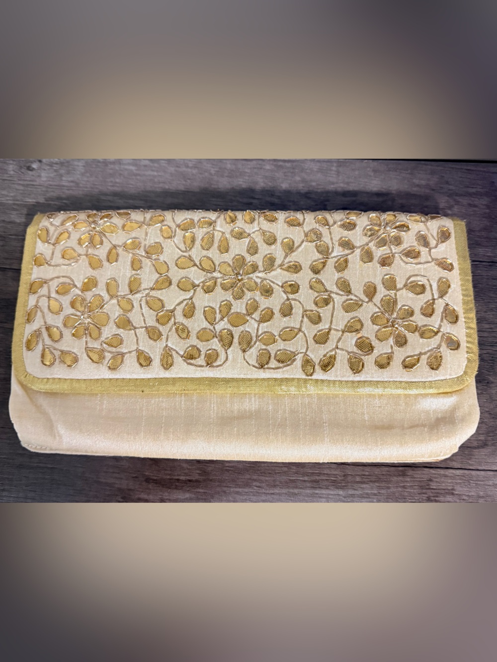 Vintage Gold Embroidered Women's Clutch Wallet - Elegant Gold Floral Design